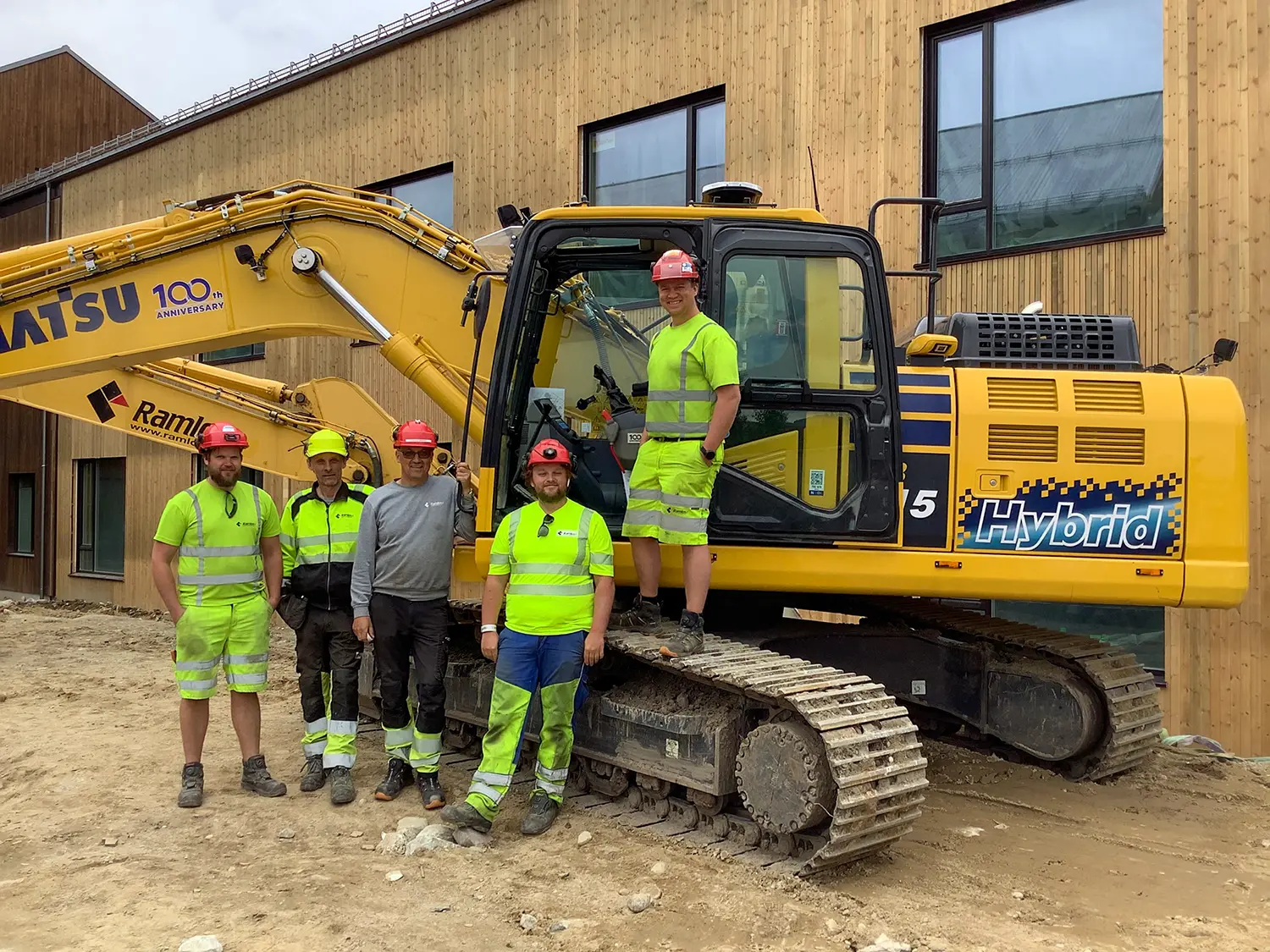 Grunnarbeider for nytt bygg, ny infrastruktur VA, overvann og vei, gartner og asfalt. Underentreprenør for HR Entreprenør AS.